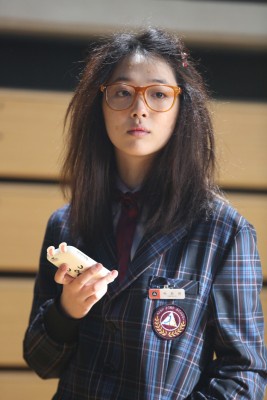 f(x)雪莉扮書呆子 裝到連媽都認不出來