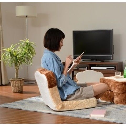日本雜貨品牌推出「早餐系列」家居用品，吐司坐墊、荷包蛋毯子，讓人想窩在家一整天！