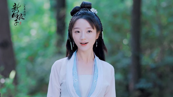 《新白娘子傳奇》小青蛇美成仙！肖燕也是《招搖》琴芷嫣，16張古裝美照合集