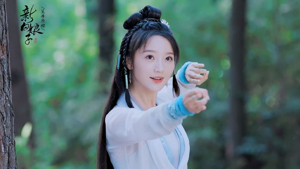 《新白娘子傳奇》小青蛇美成仙！肖燕也是《招搖》琴芷嫣，16張古裝美照合集