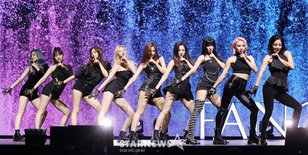 Twice《fancy you》回歸！子瑜、Sana肩頸線條太完美，4動作練出鎖骨、甩掉厚實肩膀！