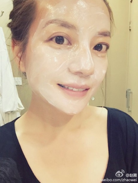《明星保養學》敷面膜無表情，依舊美翻天！