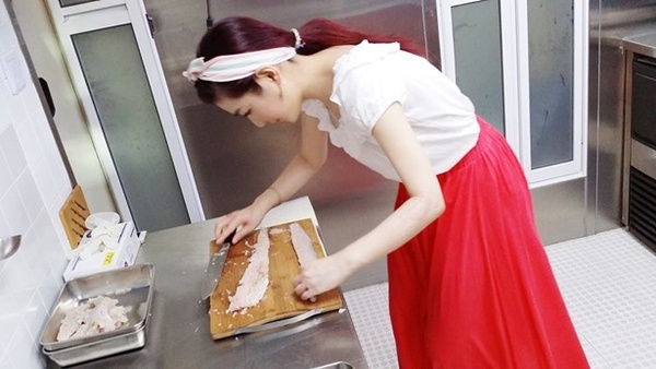 ​明星下廚不比料理，比的是穿搭照！
