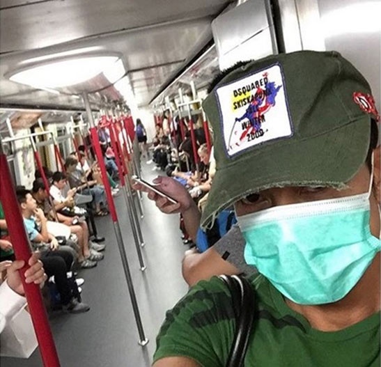不要顧滑手機，看看野生明星站在你旁邊有幾次！