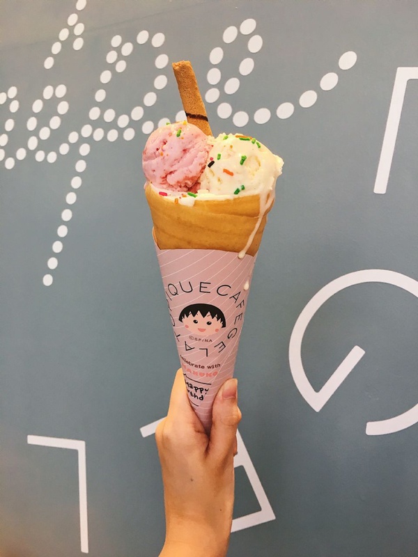 「gelato pique cafe」X「櫻桃小丸子」跨界聯名推「覆盆莓鮮奶油」、「冰淇淋聖代」新口味，還有超萌周邊商品別錯過！