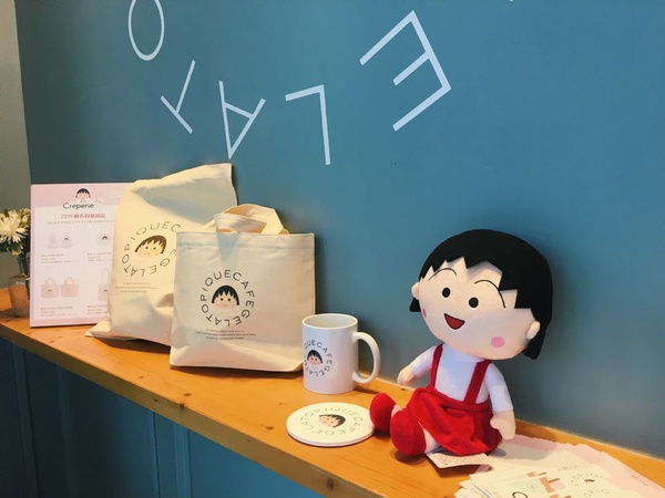 「gelato pique cafe」X「櫻桃小丸子」跨界聯名推「覆盆莓鮮奶油」、「冰淇淋聖代」新口味，還有超萌周邊商品別錯過！