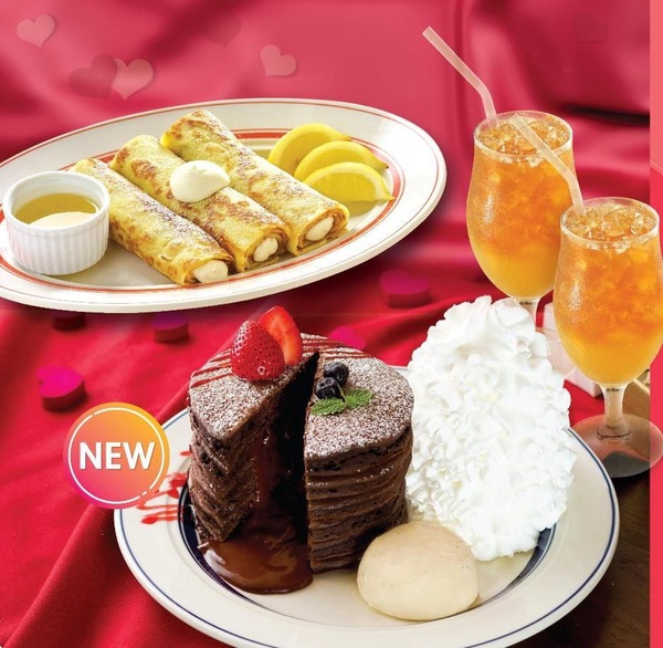 「Eggs 'n Things」與日本同步推新品「熔岩巧克力火山鬆餅」，搭配招牌鮮奶油吃超完美！