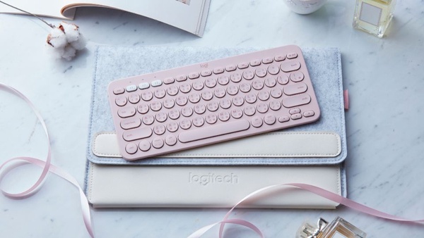Logitech推「玫瑰粉、珍珠白」唯美風鍵盤CP值超高！圓形鍵盤的打字機造型讓辦公桌一秒變時尚！