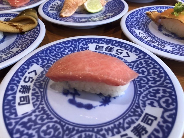 只賣七天！「藏壽司」限時推出七款全新頂級壽司，期間限定的熟成黑鮪魚大肚、炙烤嚴選星鰻必吃！