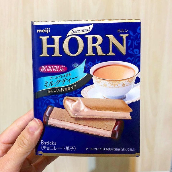 明治HORN奶茶餅乾回歸7-11！一口咬下，直接爆出香濃奶茶味，好吃的程度讓網友紛紛搶購～
