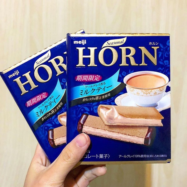 明治HORN奶茶餅乾回歸7-11！一口咬下，直接爆出香濃奶茶味，好吃的程度讓網友紛紛搶購～