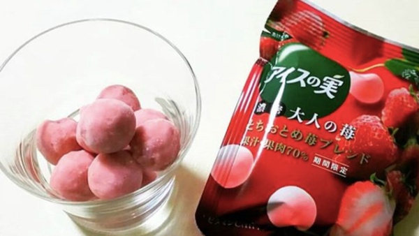 格力高推出最新「草莓果實冰球」限定款！酸甜滋味加微醉草莓沙瓦堪稱絕配，草莓控必搶啊！