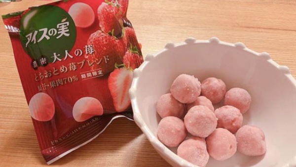 格力高推出最新「草莓果實冰球」限定款！酸甜滋味加微醉草莓沙瓦堪稱絕配，草莓控必搶啊！