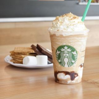 星巴克竟然出彩妝了！轟動全球首度打造Sip Kit唇彩組，歡慶S'mores「棉花糖巧克力星冰樂」強勢回歸！