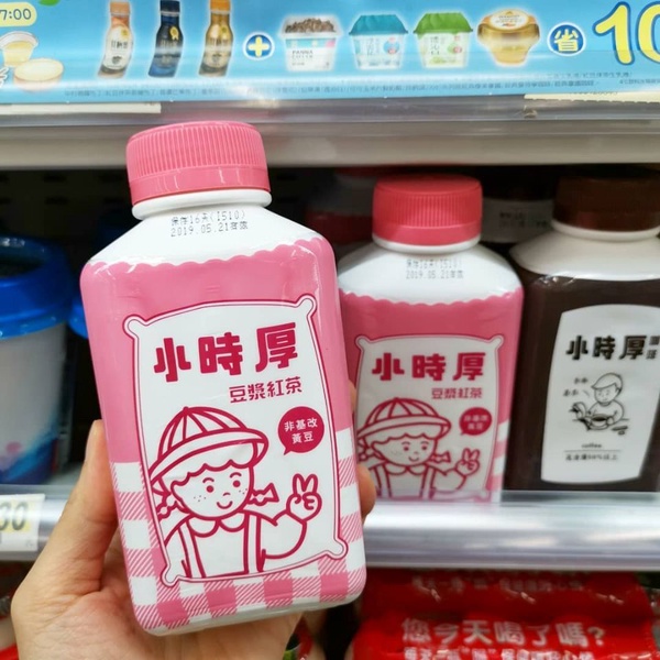 「小時厚豆漿紅茶」在7-11上架了！粉嫩的作業簿包裝，讓人看了少女心都噴發了～
