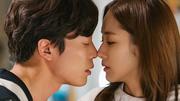 《她的私生活》9、10集124秒三段式成人版Kiss！金材昱超會撩，吃醋、呆萌樣又可愛得過分