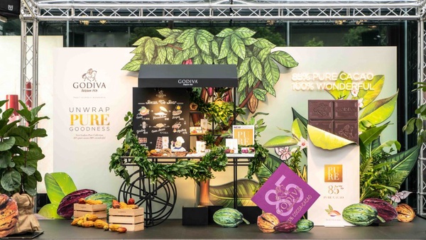 GODIVA推出全新85%濃醇黑巧克力系列，這三天還有活動優惠，快到快閃店打卡拍照吧！
