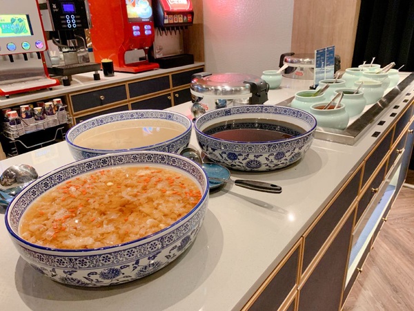 全新二代店「新這一鍋」高CP值平價路線，鍋底費降價，還多了自助吧、霜淇淋吃到飽！