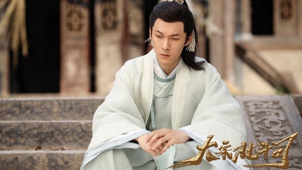 《我只喜歡你》言默、喬一還合作過這部戲！張雨劍小單眼好圈粉，和宋茜新劇變冷面笑匠