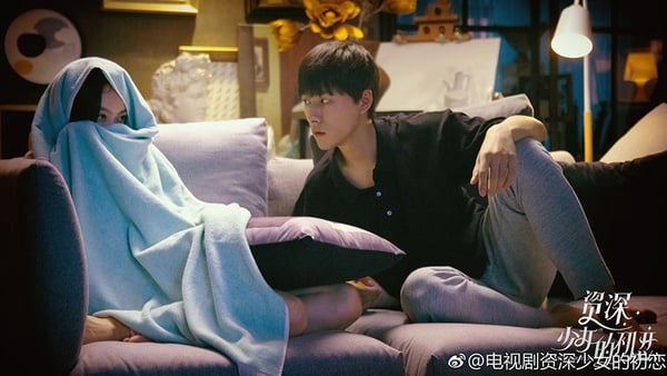 《我只喜歡你》言默、喬一還合作過這部戲！張雨劍小單眼好圈粉，和宋茜新劇變冷面笑匠