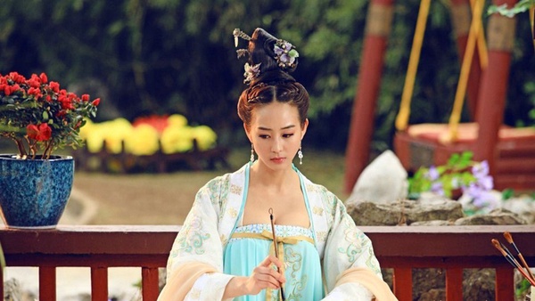 吳謹言唐朝古裝美翻天！網評7位唐裝美人，彭小苒甜美、范冰冰絕對是經典