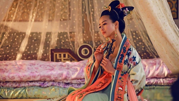 吳謹言唐朝古裝美翻天！網評7位唐裝美人，彭小苒甜美、范冰冰絕對是經典