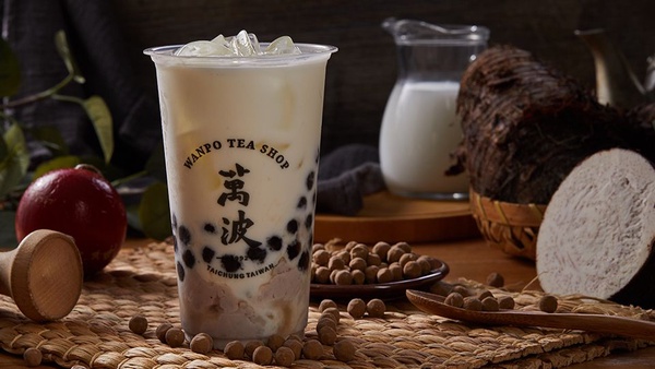 IG超熱門「萬波」推新品「紅豆粉粿鮮乳」超有復古味！今夏必喝飲品絕對要來一杯！