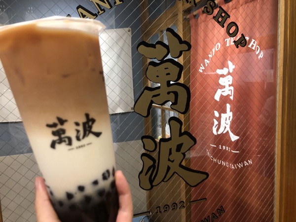 IG超熱門「萬波」推新品「紅豆粉粿鮮乳」超有復古味！今夏必喝飲品絕對要來一杯！