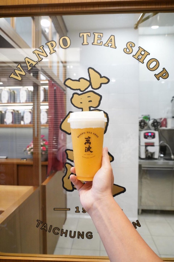 IG超熱門「萬波」推新品「紅豆粉粿鮮乳」超有復古味！今夏必喝飲品絕對要來一杯！