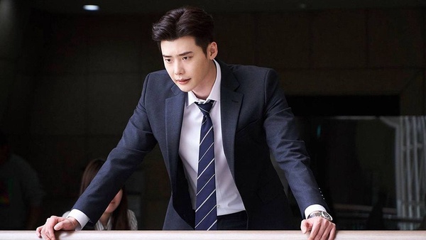 《她的私生活》金材昱穿西裝讓人無法抗拒！10位穿西裝秒變「芳心縱火犯」的男神