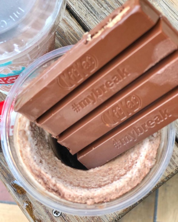 全家推出「KitKat巧克力酷繽沙」超強聯名！網推甜度適中外，還有薄荷酷繽沙口味快嚐鮮！