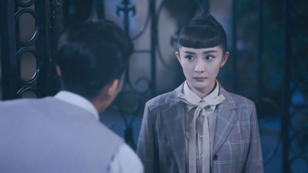 楊冪《築夢情緣》12套民國風造型！嫵媚旗袍、帥氣西裝，百變造型像在走時裝秀