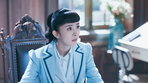 楊冪《築夢情緣》12套民國風造型！嫵媚旗袍、帥氣西裝，百變造型像在走時裝秀