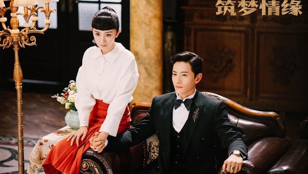 楊冪《築夢情緣》12套民國風造型！嫵媚旗袍、帥氣西裝，百變造型像在走時裝秀
