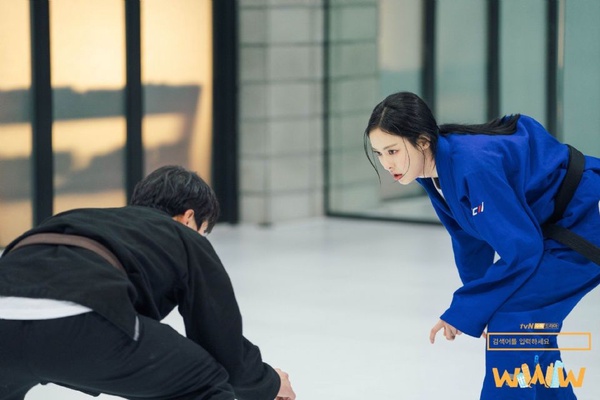 李多熙《WWW:請輸入檢索詞》新戲造型！超帥柔道女強人，還喜歡在家看狗血劇