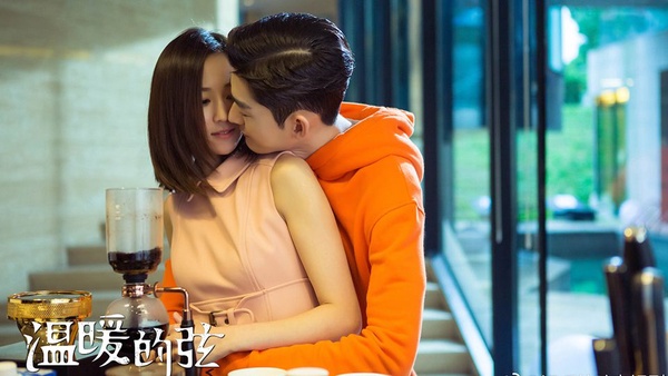 《我只喜歡你》喬默CP「沙發吻」讓人全程姨母笑！陸劇9對CP經典吻戲他佔了兩部
