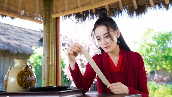 迪麗熱巴12個絕美古裝角色！《三生三世》鳳九不是最美，她演的聶小倩才讓人驚艷