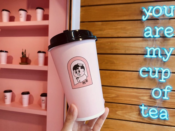 網美級打卡店再加一，「抿茶原葉奶蓋茶專門」開幕，超浪漫粉紅店面絕對要來拍照打卡！