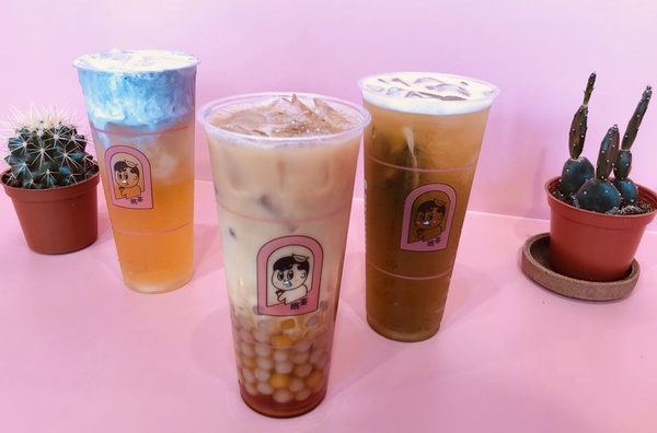 網美級打卡店再加一，「抿茶原葉奶蓋茶專門」開幕，超浪漫粉紅店面絕對要來拍照打卡！