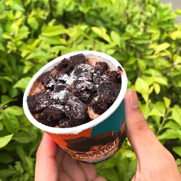 7-11獨家COLD STONE新口味！布朗尼、起司蛋糕餡料爆多，5/31酷樂杯必買