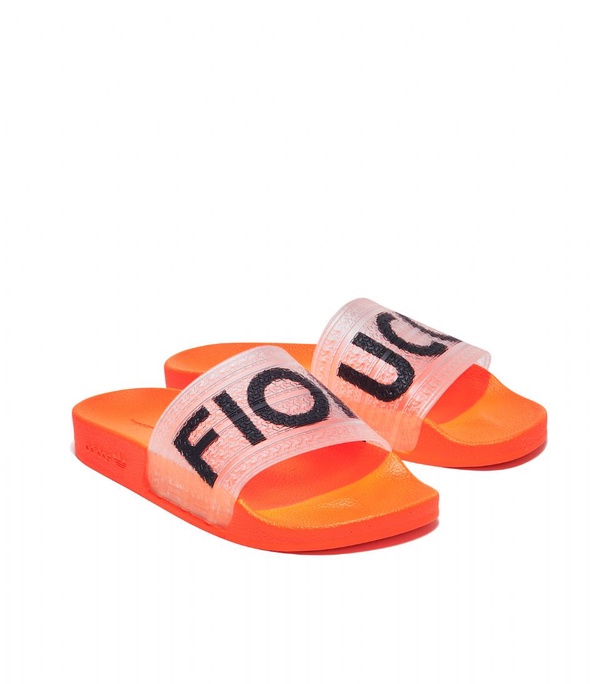珊瑚橘老爹鞋、復古連身泳衣太美!adidas﻿ Originals 與米蘭潮牌Fiorucci﻿ 推出時尚聯名！