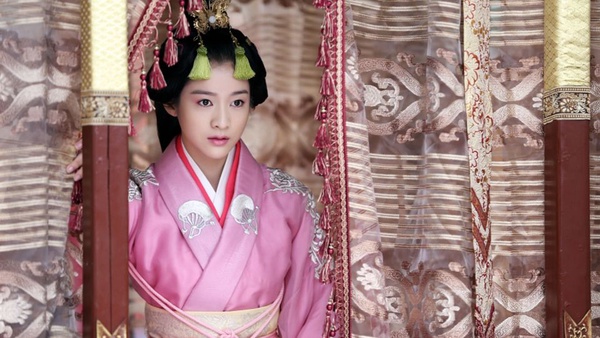 《白髮》容樂公主美出天際！張雪迎9部戲演過楊穎侍女、清宮劇寵妃，還挑戰大S代表作