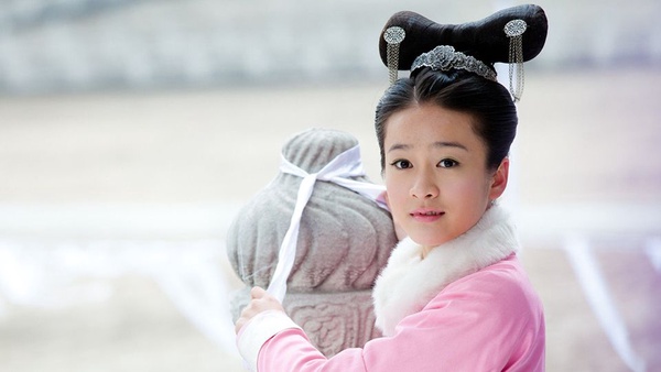 《白髮》容樂公主美出天際！張雪迎9部戲演過楊穎侍女、清宮劇寵妃，還挑戰大S代表作