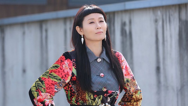 《她的私生活》浮誇嚴館長超搶戲！演庭沼珉、朴寶劍媽媽，堪稱韓劇最強綠葉