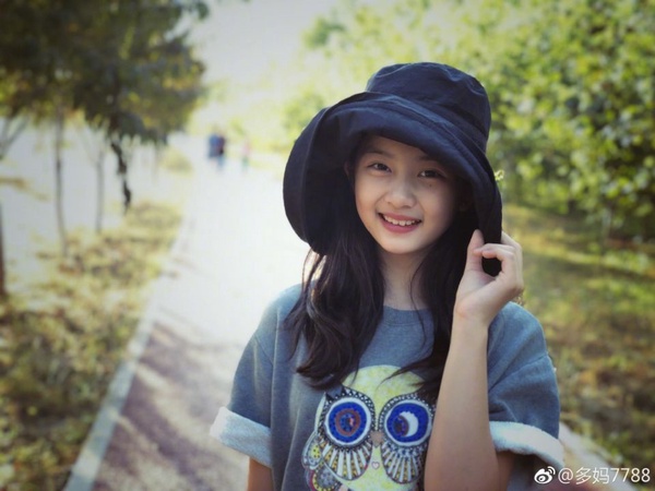 黃多多13歲顏值狂飆！記得黃磊懂事女兒嗎，不留神就長成大長腿姑娘了