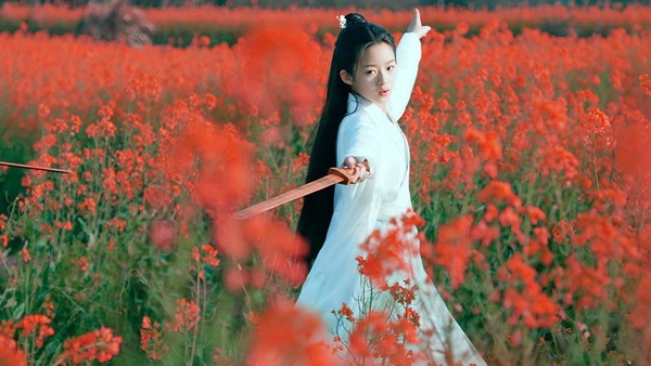 比《倚天》還精彩的武俠劇！《聽雪樓》8位美女古裝V.S.現代，戲外好像更美