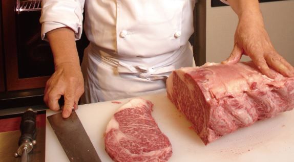 日本超人氣立食牛排「IKINARI STEAK」登台，台灣首店就在這裡！