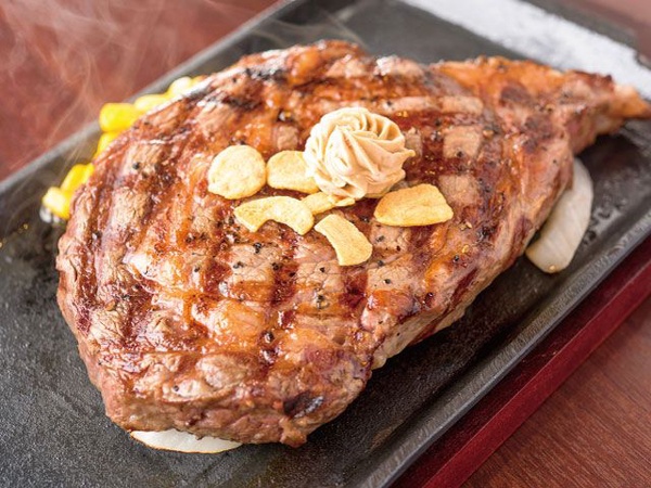 日本超人氣立食牛排「IKINARI STEAK」登台，台灣首店就在這裡！