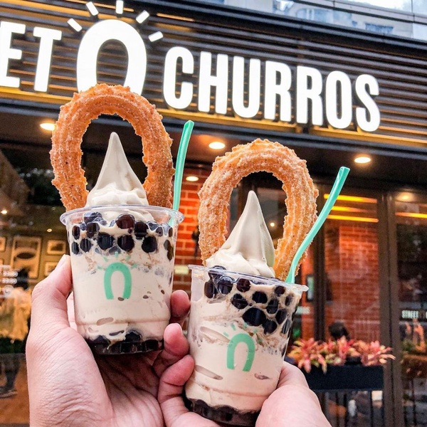 Street Churros「珍奶吉拿圈」回歸啦！濃厚系的珍奶霜淇淋，配上現炸吉拿圈，混搭滋味讓人好滿足