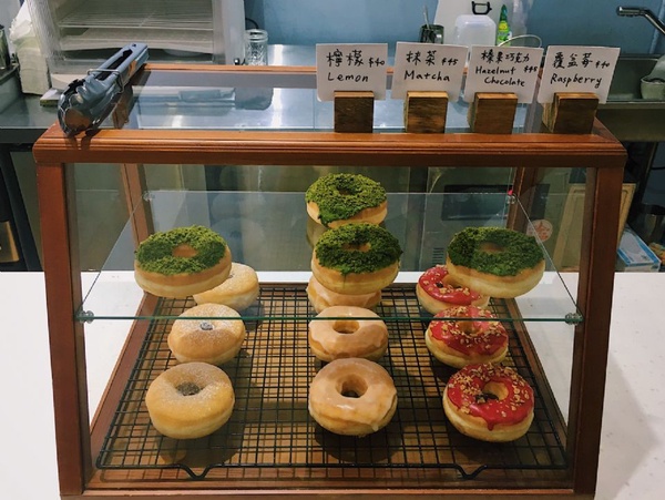 赤峰街推薦人氣咖啡店「Hudson coffee」，咖啡+自家製甜甜圈打造IG最好拍甜點組合